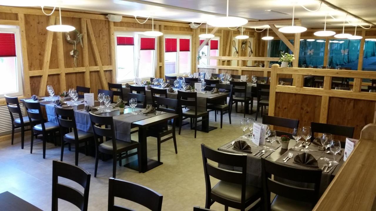 Fitnexx Zelt-Dorf Hotel Balsthal Buitenkant foto