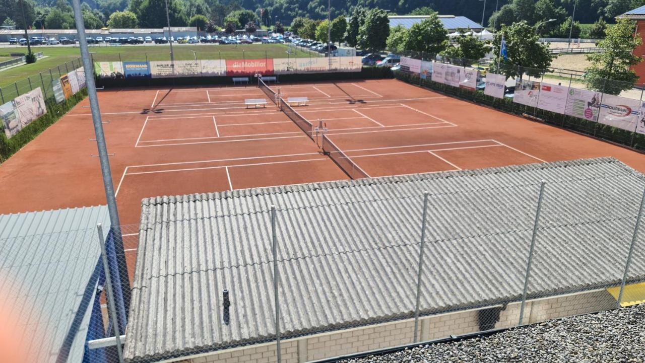 Fitnexx Zelt-Dorf Hotel Balsthal Buitenkant foto
