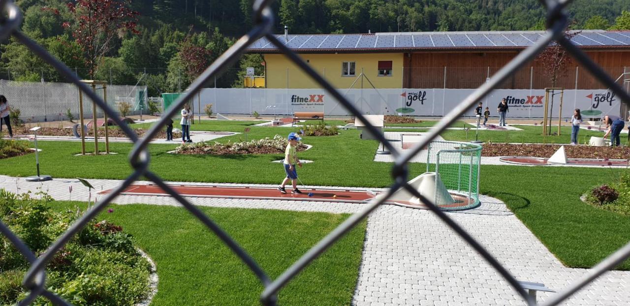 Fitnexx Zelt-Dorf Hotel Balsthal Buitenkant foto